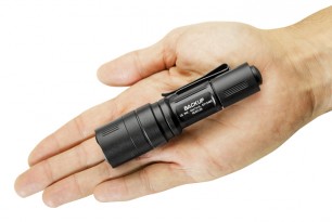 SureFire EB1 Tactical - Hand