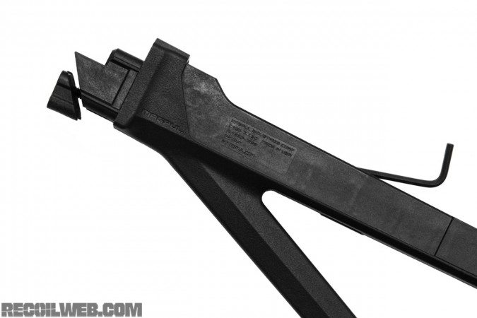 Outta_Closet_Magpul_AK_MOE003