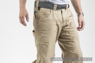 The large belt loops work with the Arc'teryx Riggers Belt as well as any other belt.