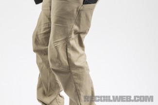 Articulated knees.