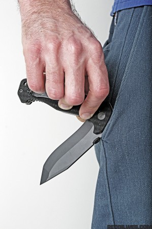pulling-emerson-knives-cqc-15-out-of-pocket