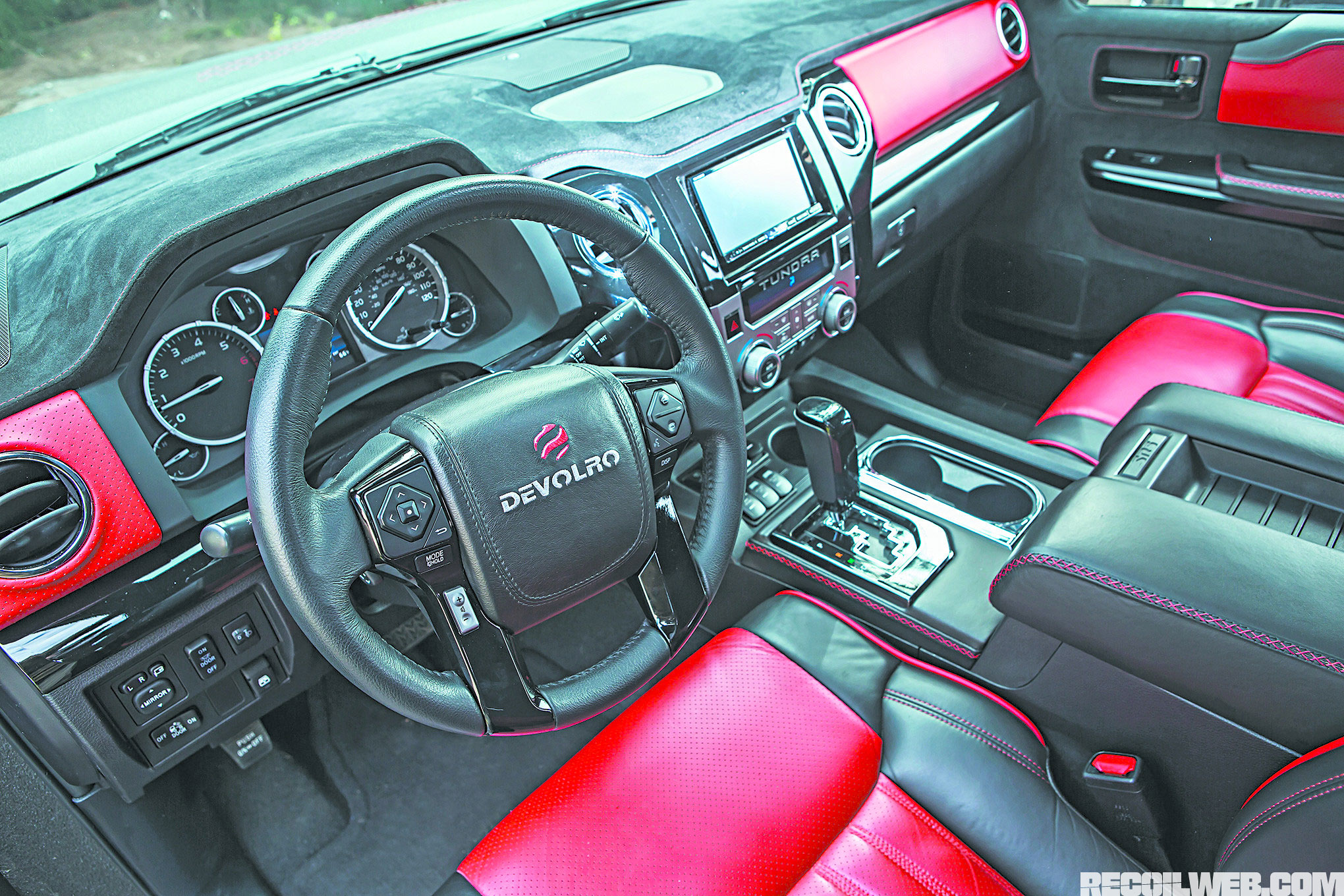 Тюнинг салона тойоты. Toyota Tundra 2022 Interior. Toyota Tundra 2022 салон. Торпеда Тойота тундра 2022. Тойота тундра деволро 2020 салон.