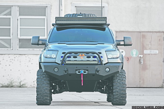 2011-toyota-tundra-front-view