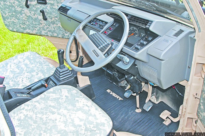 1990-suzuki-carry-interior-steering-wheel