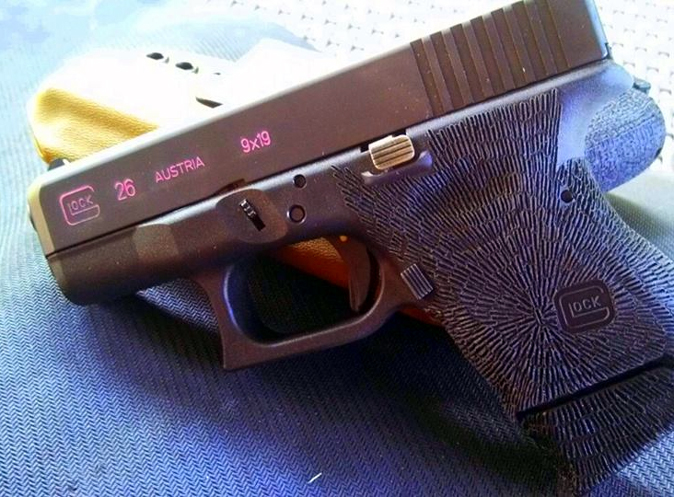 Gunworx - Custom Glock 16 with pink slide highlights
