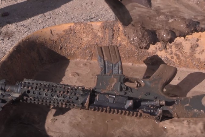 AR over AK in the WWI mud - Forgotten Weapons 04