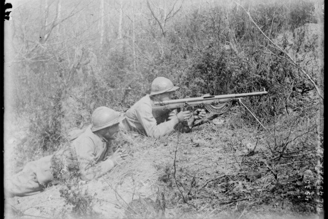 Contemporary photo of the Chauchat in action