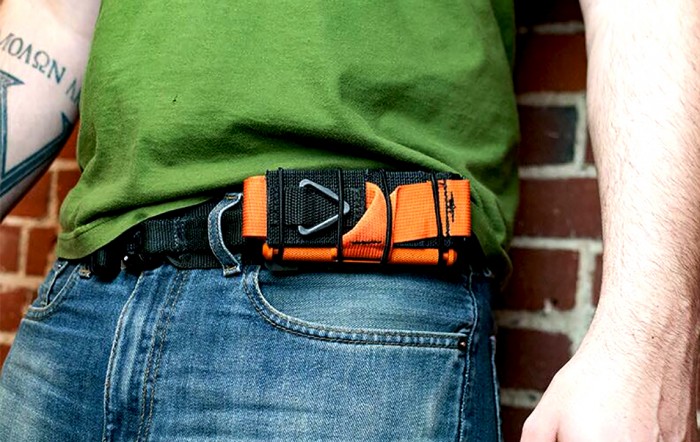 Monday Morning EDC: 10 Things for Every Day Christmas