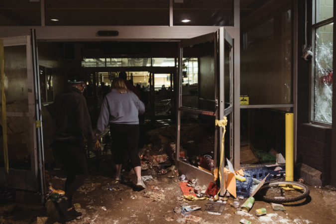 cub foods looting front door