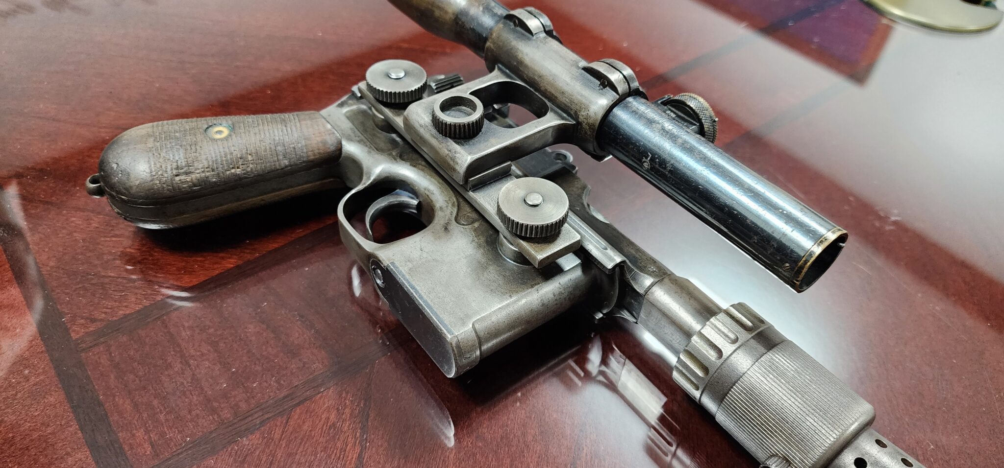 NOUVEAU blaster Han Solo DL-44 avec support - accessoire fait main pour les a