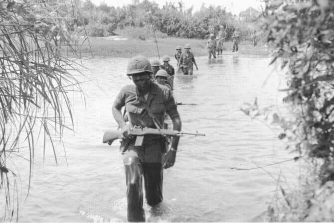 [OLD SCHOOL] HAIL AND FAREWELL: The End Of The Much-Maligned M14 Rifle And The Introduction Of The M16